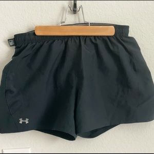 UNDER ARMOUR Black Running shorts w/ insert